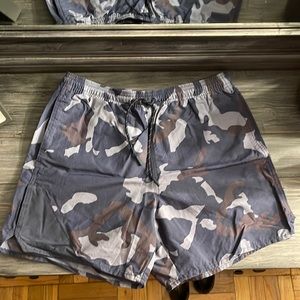 J. Crew shorts men’s size small in camo print